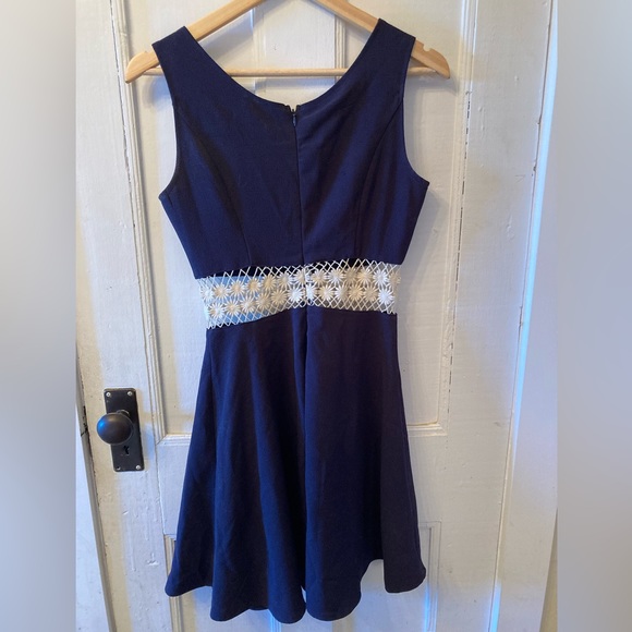 Alythea dress, size small, navy with cream. - Picture 2 of 5